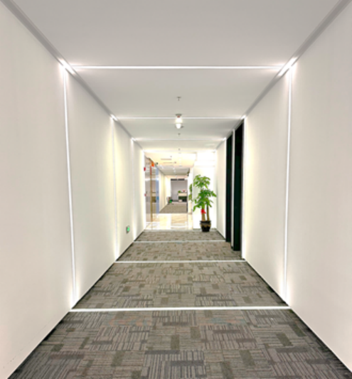 房间的陈设布局中度可信度描述已自动天生